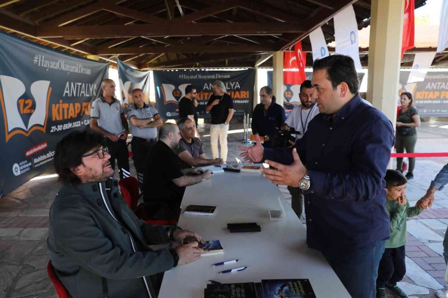 Antalya Kitap Fuarı’nın 5’nci Gününde Ziyaretçi Rekoru