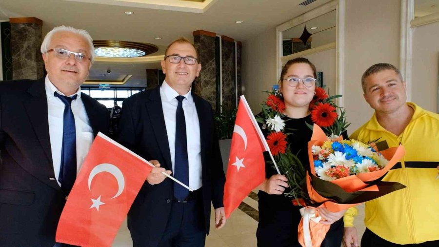 Aleyna Kaymaz Halterde Avrupa Şampiyonu Oldu