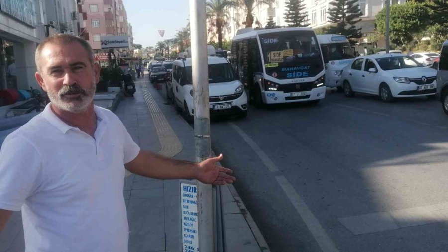 Aracının İçinde Fenalaşan Sürücünün Yardımına Vatandaşlar Koştu