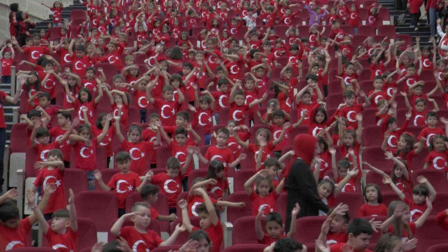 Bin 200 Minik Öğrenci İle ’29 Ekim Cumhuriyet Bayramı Konseri’
