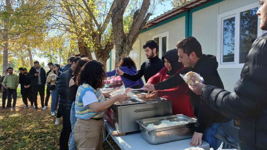 Azerbaycanlı Öğrenciler Sakaryabaşı’nda Keyifli Zaman Geçirdi