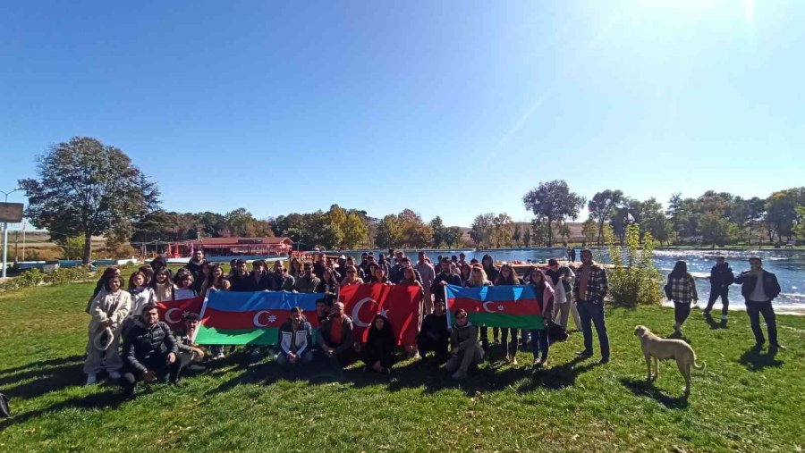 Azerbaycanlı Öğrenciler Sakaryabaşı’nda Keyifli Zaman Geçirdi
