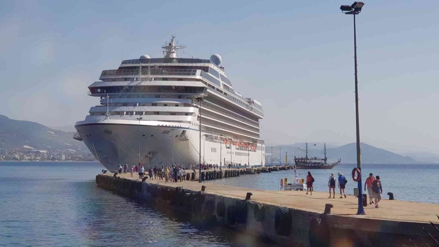 ‘marina’ İle 976 Turist Alanya’ya Geldi