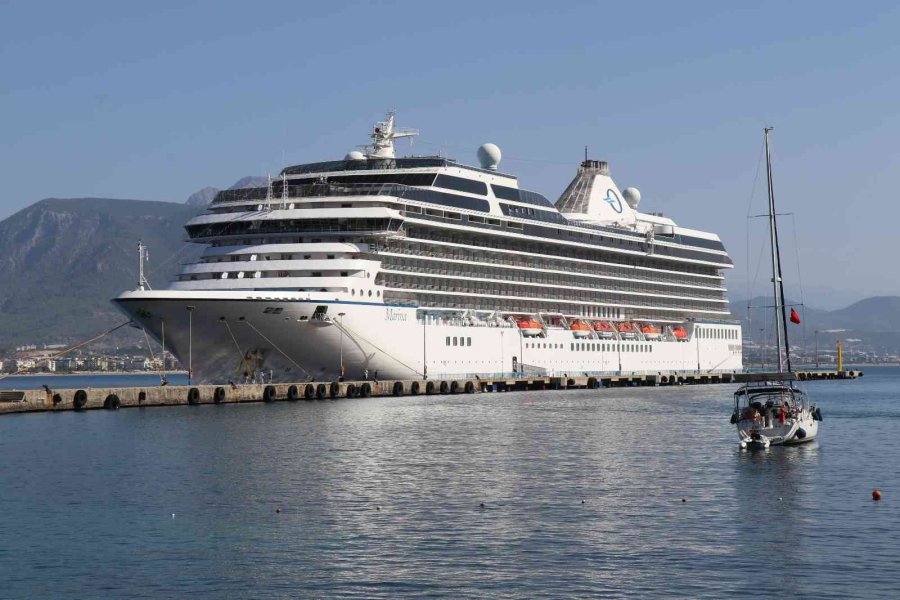 ‘marina’ İle 976 Turist Alanya’ya Geldi