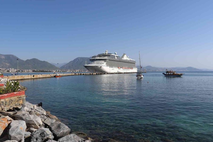 ‘marina’ İle 976 Turist Alanya’ya Geldi