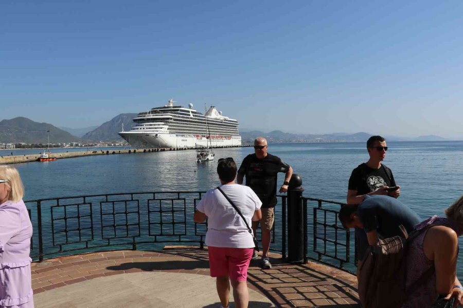 ‘marina’ İle 976 Turist Alanya’ya Geldi