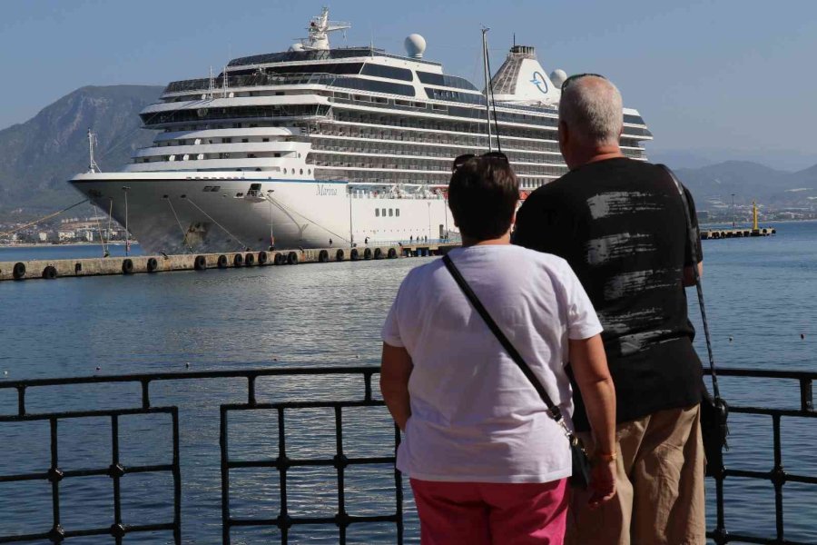 ‘marina’ İle 976 Turist Alanya’ya Geldi