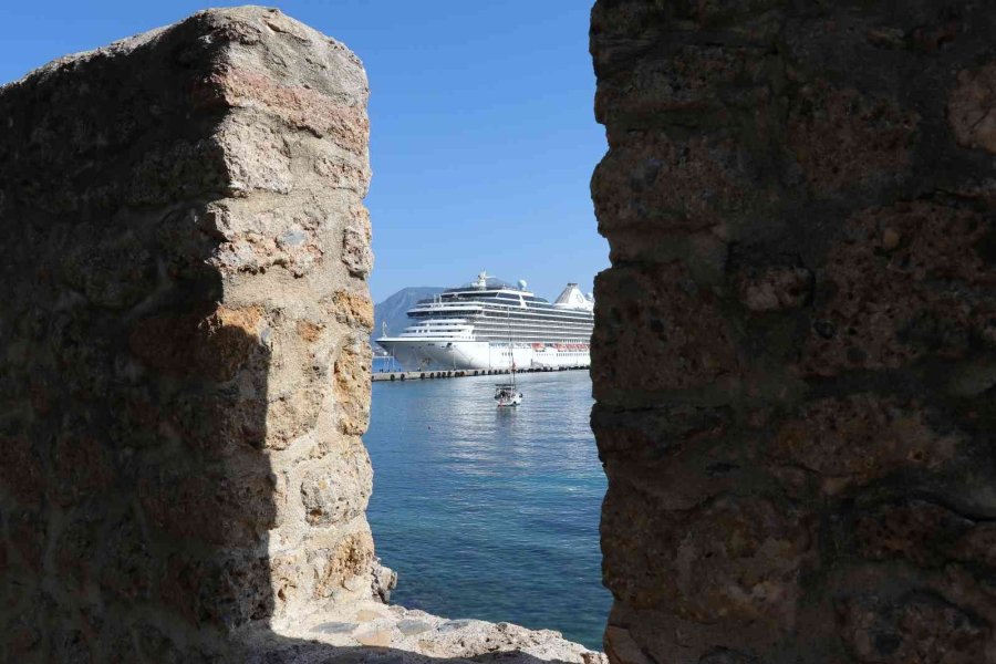 ‘marina’ İle 976 Turist Alanya’ya Geldi