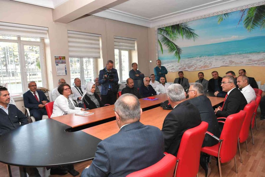 Başkan Büyükkılıç, Kariyer Günleri’nde Öğrencilerle Buluştu