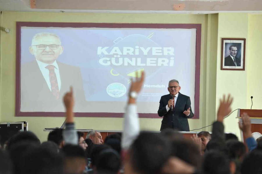 Başkan Büyükkılıç, Kariyer Günleri’nde Öğrencilerle Buluştu