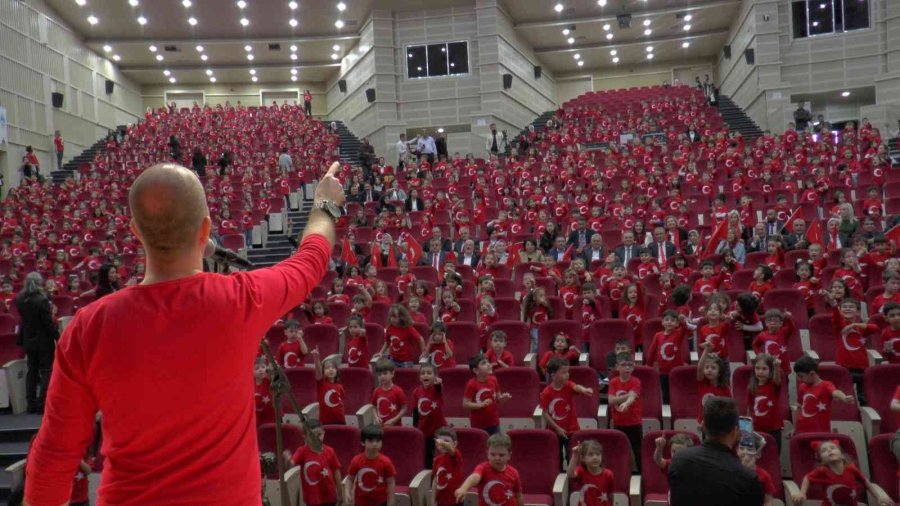 Bin 200 Minik Öğrenci İle ’29 Ekim Cumhuriyet Bayramı Konseri’
