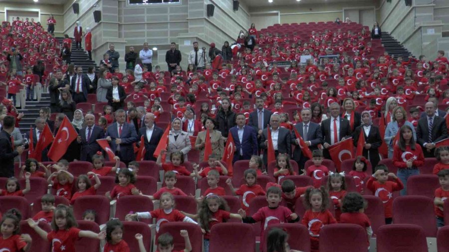 Bin 200 Minik Öğrenci İle ’29 Ekim Cumhuriyet Bayramı Konseri’
