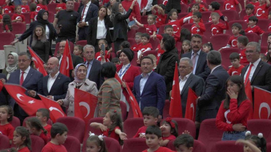 Bin 200 Minik Öğrenci İle ’29 Ekim Cumhuriyet Bayramı Konseri’