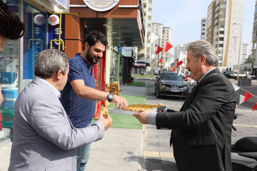 Yıldırım Beyazıt Mahallesi’nde 3 Caddenin Asfaltı Bitmek Üzere