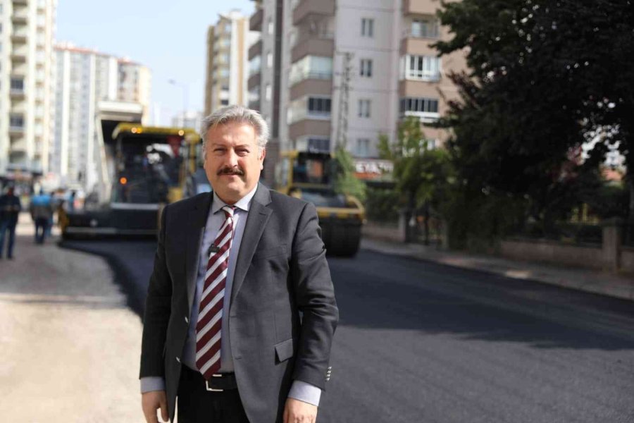 Yıldırım Beyazıt Mahallesi’nde 3 Caddenin Asfaltı Bitmek Üzere