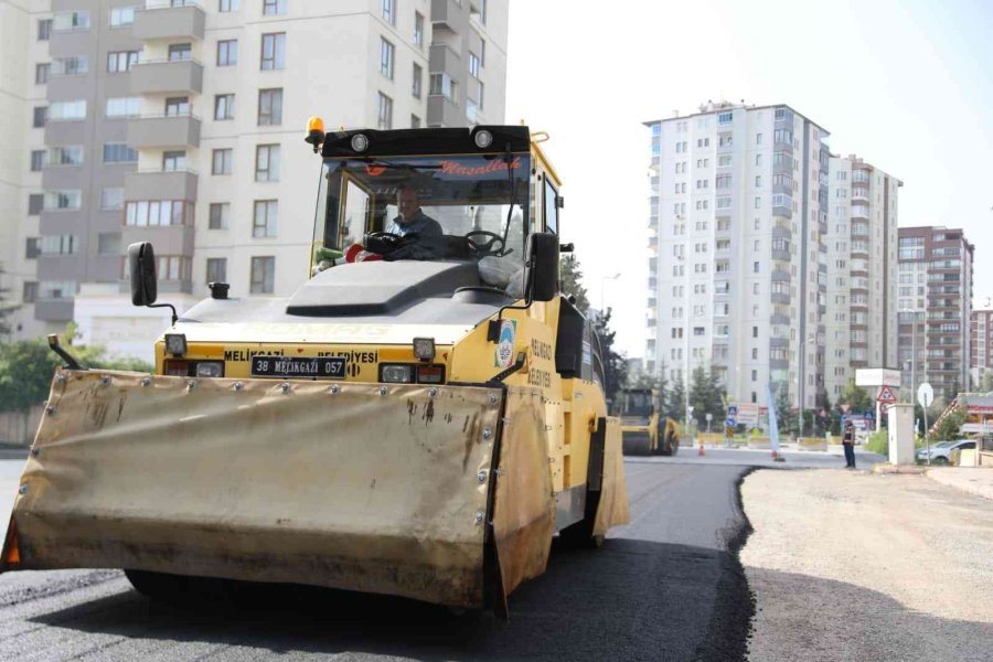 Yıldırım Beyazıt Mahallesi’nde 3 Caddenin Asfaltı Bitmek Üzere