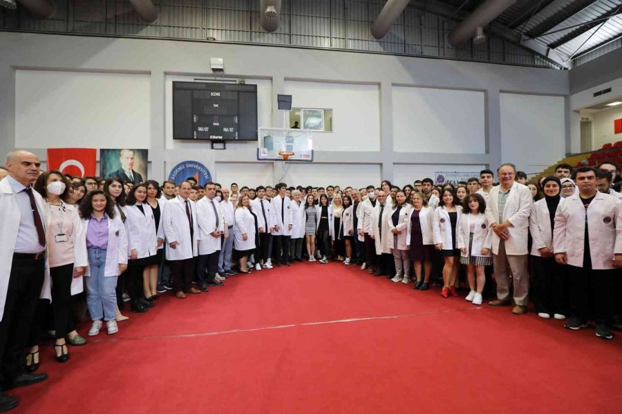 Geleceğin Hekimleri Beyaz Önlüklerini Giydi