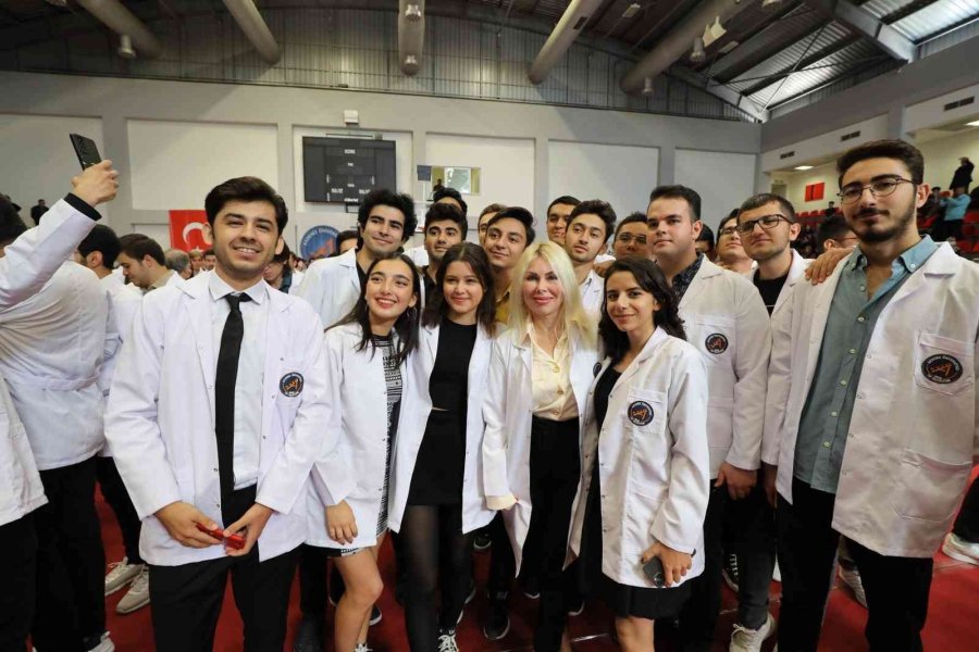 Geleceğin Hekimleri Beyaz Önlüklerini Giydi