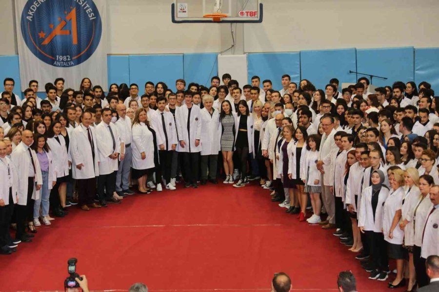 Geleceğin Hekimleri Beyaz Önlüklerini Giydi