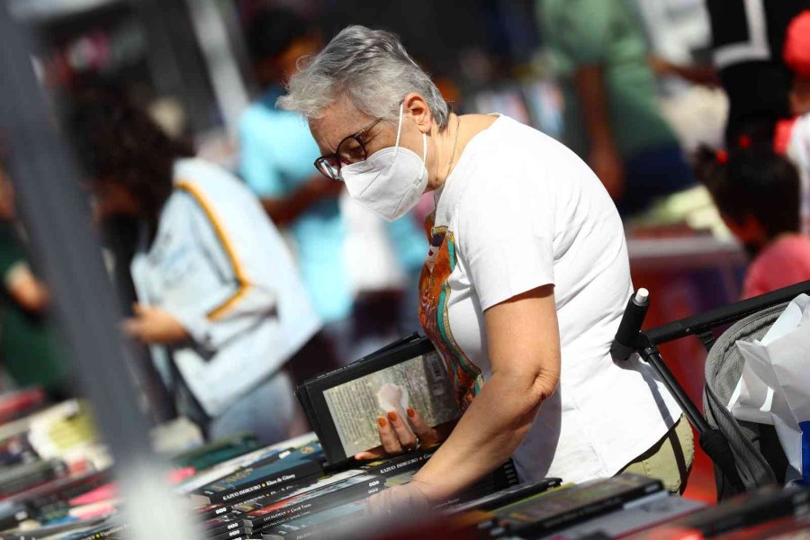 12. Antalya Kitap Fuarı Dolu Dolu Geçiyor