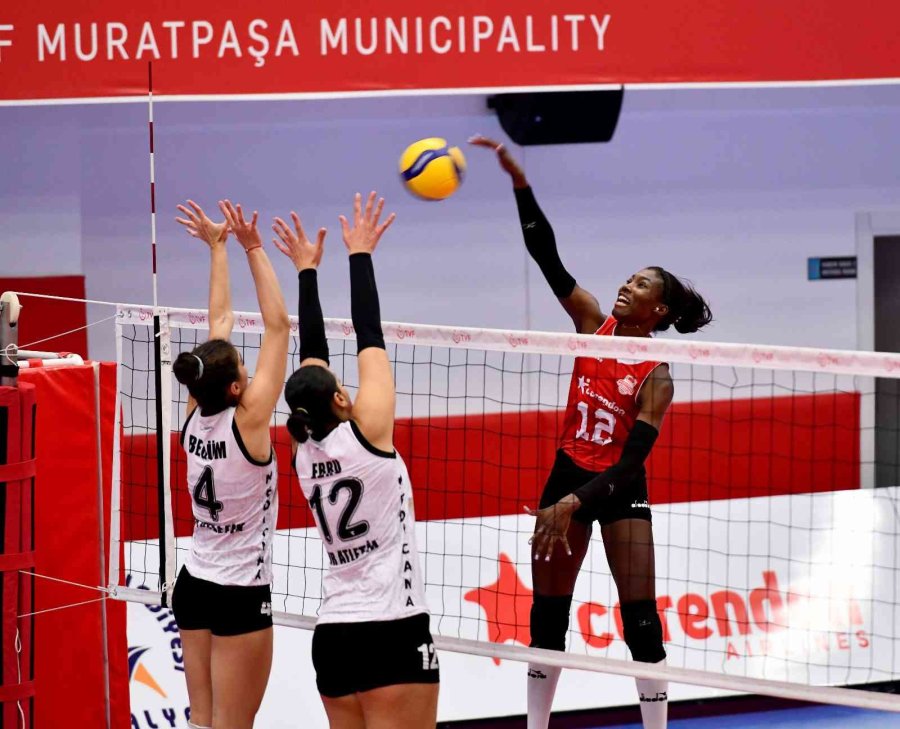 Muratpaşa’nın Sultanlarından Anlamlı Pankart