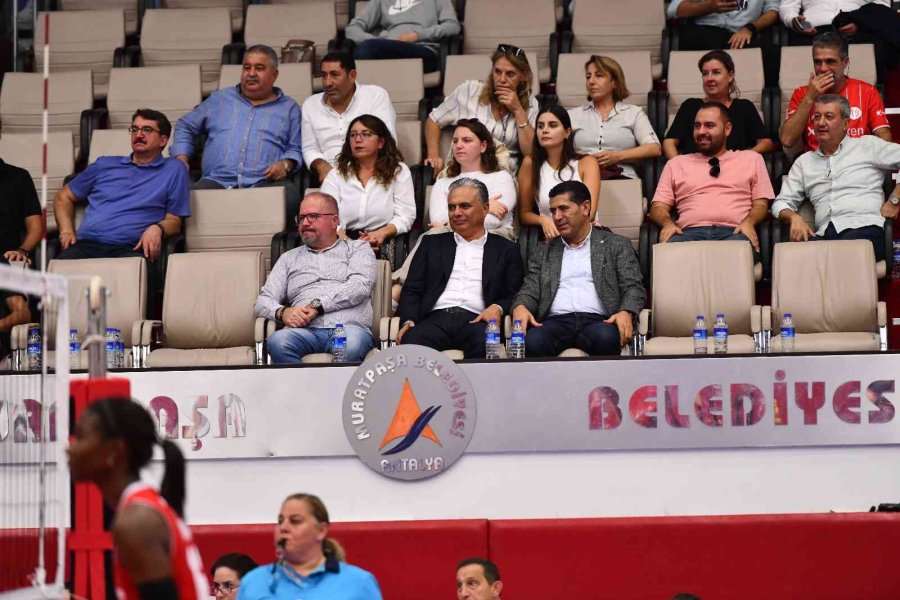 Muratpaşa’nın Sultanlarından Anlamlı Pankart