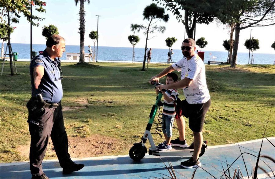 Scooterda Biri Çocuk 4 Kişiyle Ölüme Meydan Okuyan Yolculuk