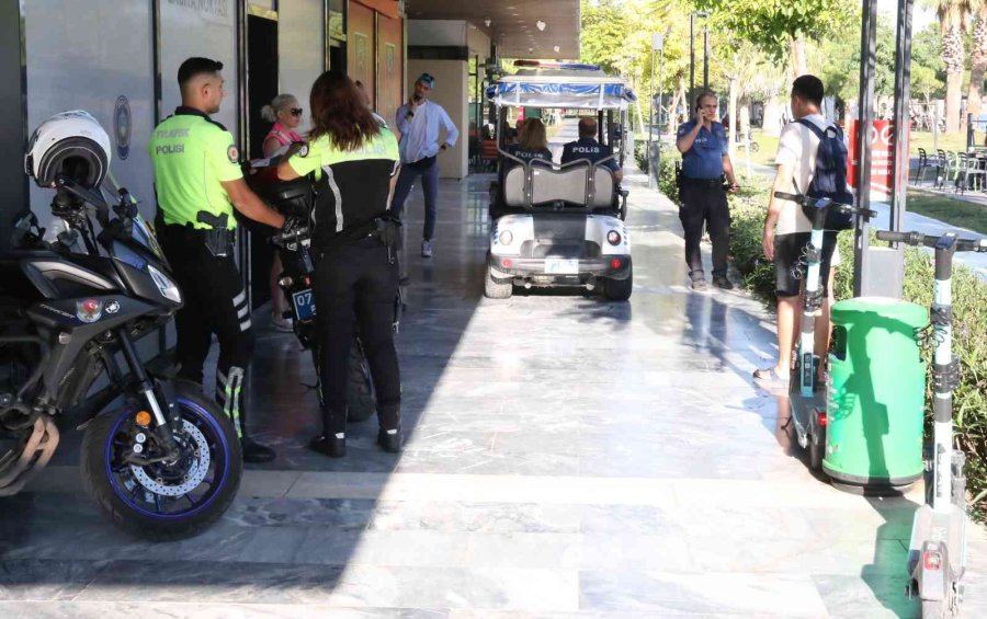 Scooterda Biri Çocuk 4 Kişiyle Ölüme Meydan Okuyan Yolculuk