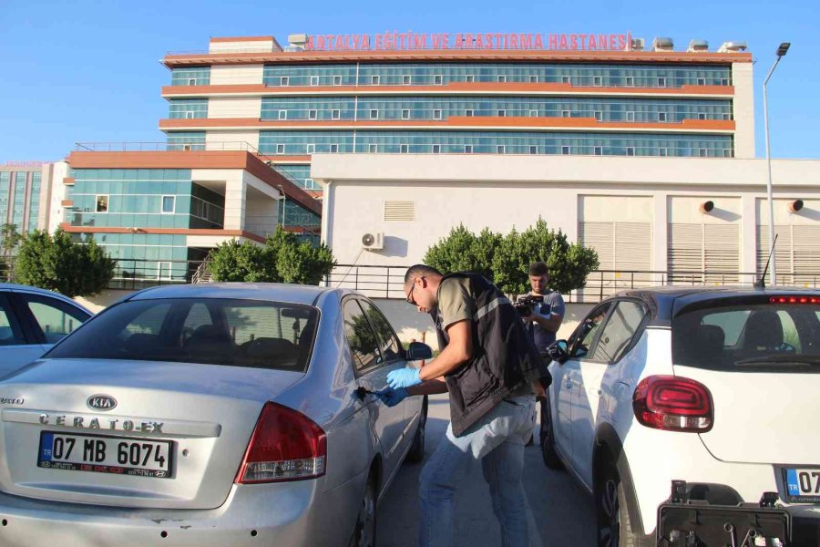 Hastaneye Yeğenini Ziyarete Geldi, 3 Bin 700 Tl’sini Çaldırdı