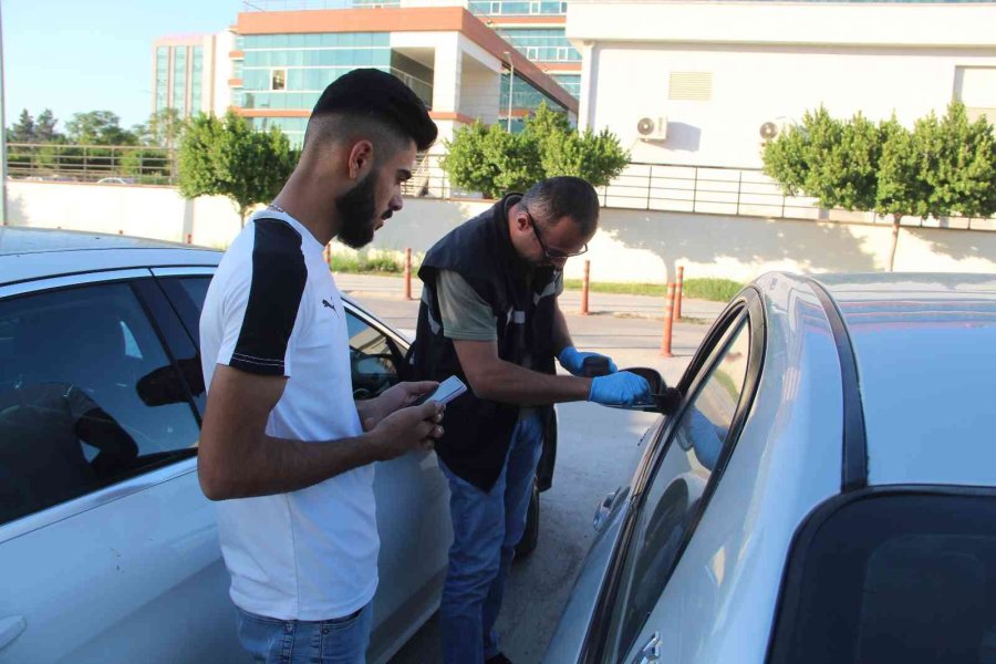 Hastaneye Yeğenini Ziyarete Geldi, 3 Bin 700 Tl’sini Çaldırdı