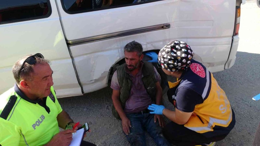 Antalya’da Yaralanan Ticari Araç Sürücüsüne İlk Müdahaleyi Vatandaş Yaptı