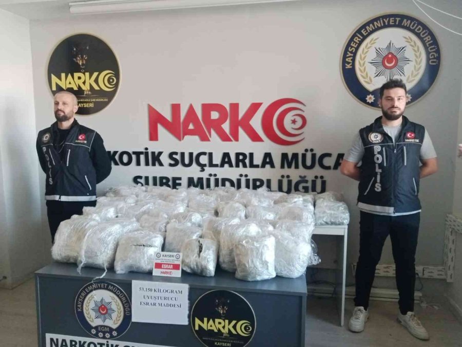 Kiralık Araçtan 53 Kilo Uyuşturucu Madde Ele Geçirildi