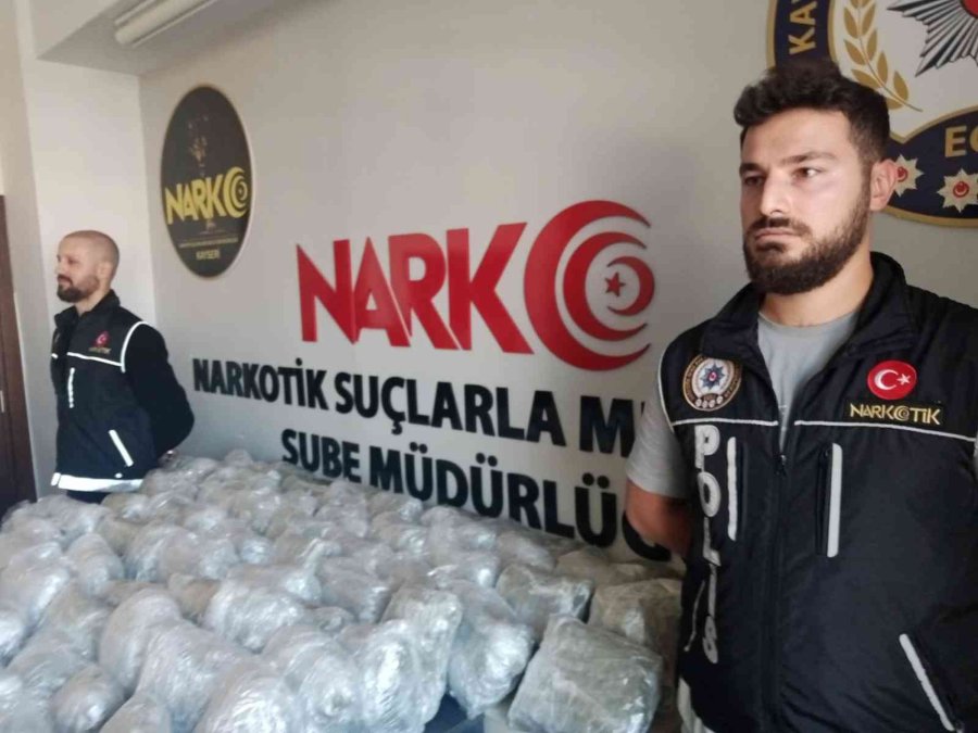 Kiralık Araçtan 53 Kilo Uyuşturucu Madde Ele Geçirildi