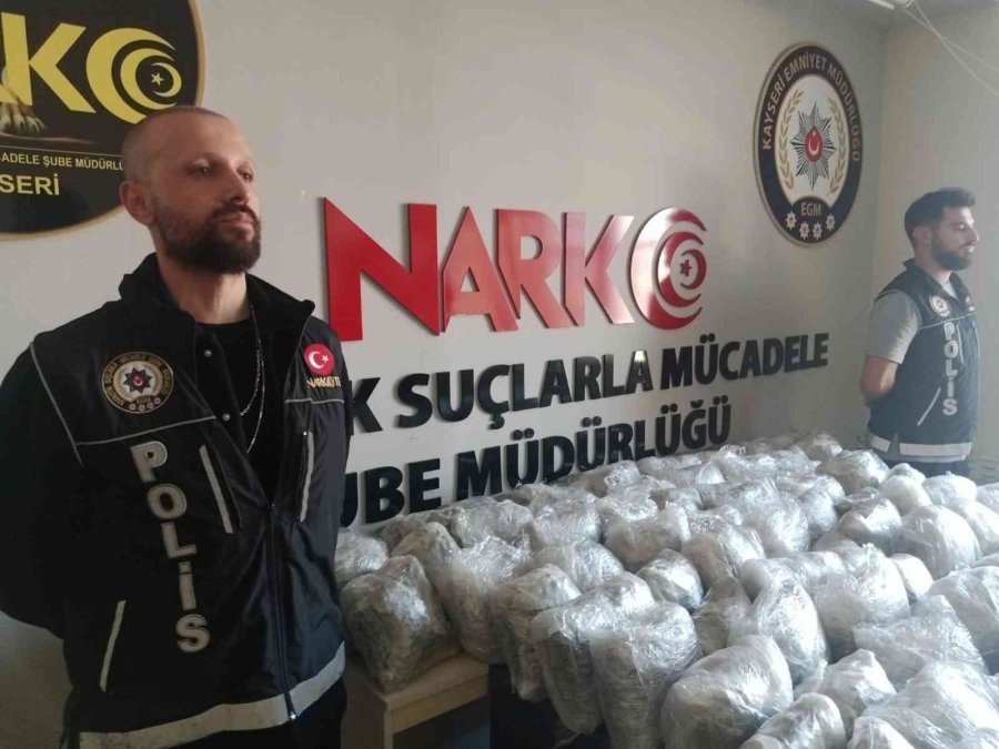 Kiralık Araçtan 53 Kilo Uyuşturucu Madde Ele Geçirildi
