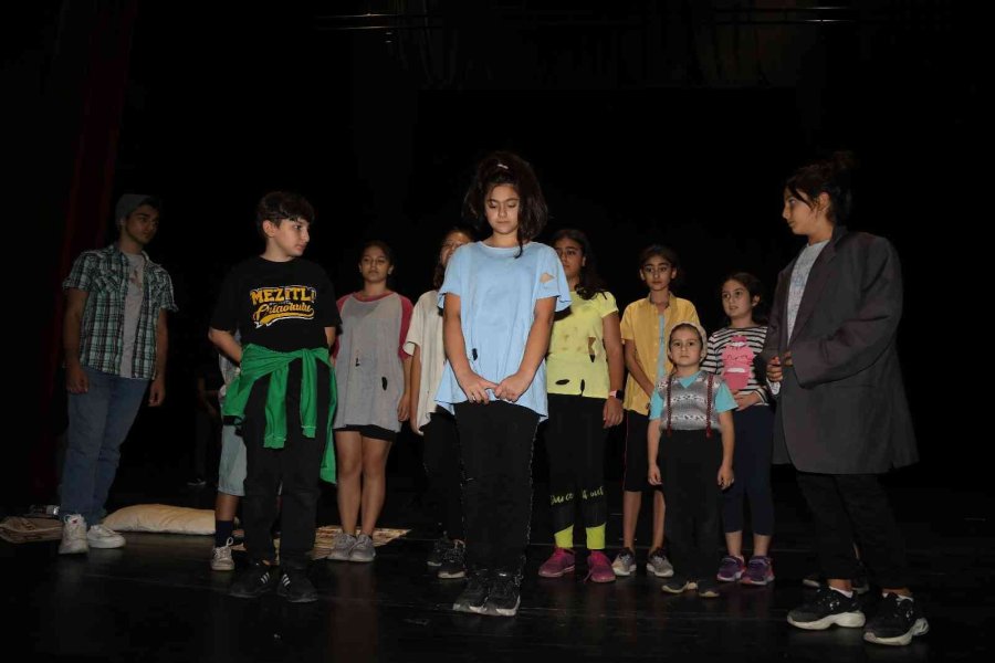 Sokak Çocuklarının Yaşamları Tiyatroya Aktarılacak