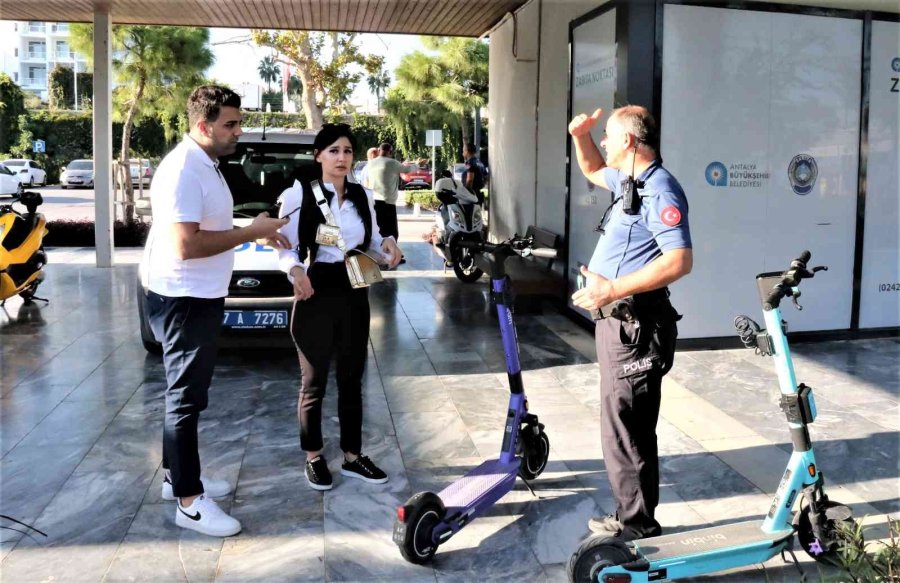 Scooterda Biri Çocuk 4 Kişiyle Ölüme Meydan Okuyan Yolculuk