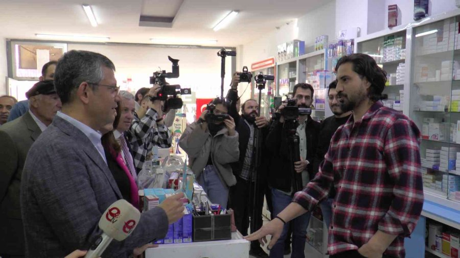 Özel’den “genel Başkanınızı Değiştirin” Diyen Esnafa: “o Chp’lilerin Bileceği İş”