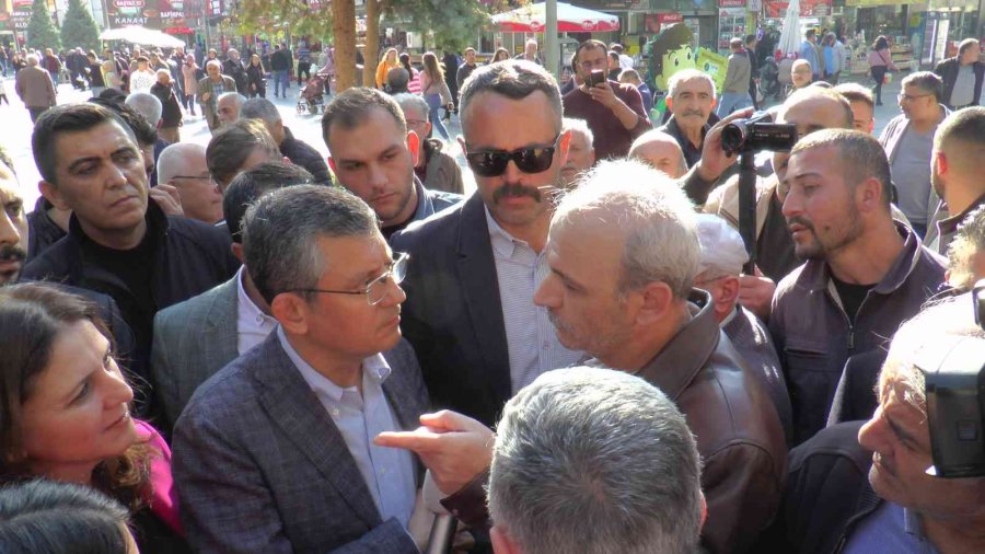 Özel’den “genel Başkanınızı Değiştirin” Diyen Esnafa: “o Chp’lilerin Bileceği İş”