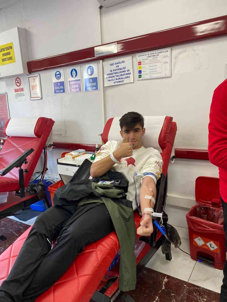 Erü Spor Bilimleri’nden ‘1 Kan, 3 Can 1 Fidan” Etkinliği