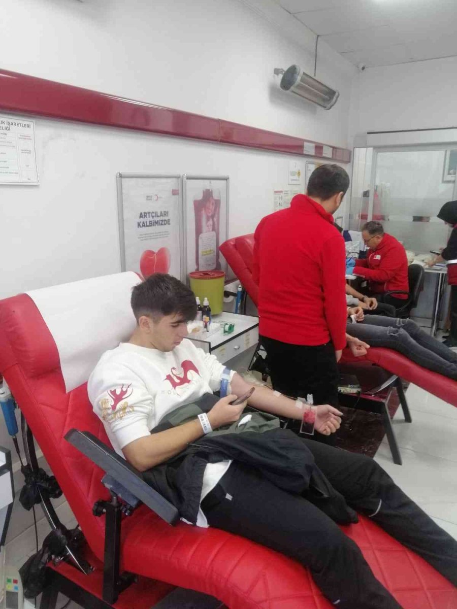 Erü Spor Bilimleri’nden ‘1 Kan, 3 Can 1 Fidan” Etkinliği