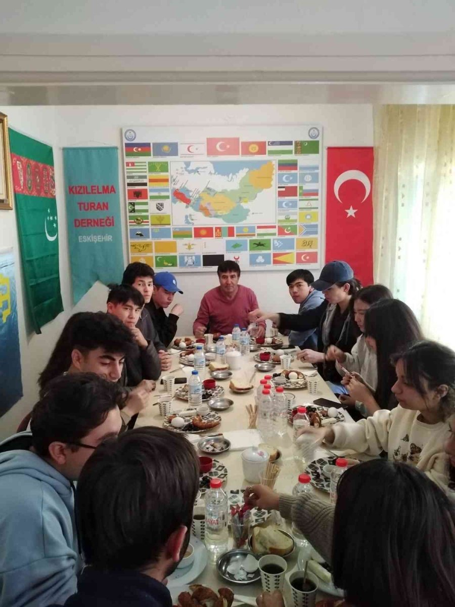 Eskişehir’de Okuyan Türk Dünyası Öğrencileri Tanışma Kahvaltısında Bir Araya Geldi
