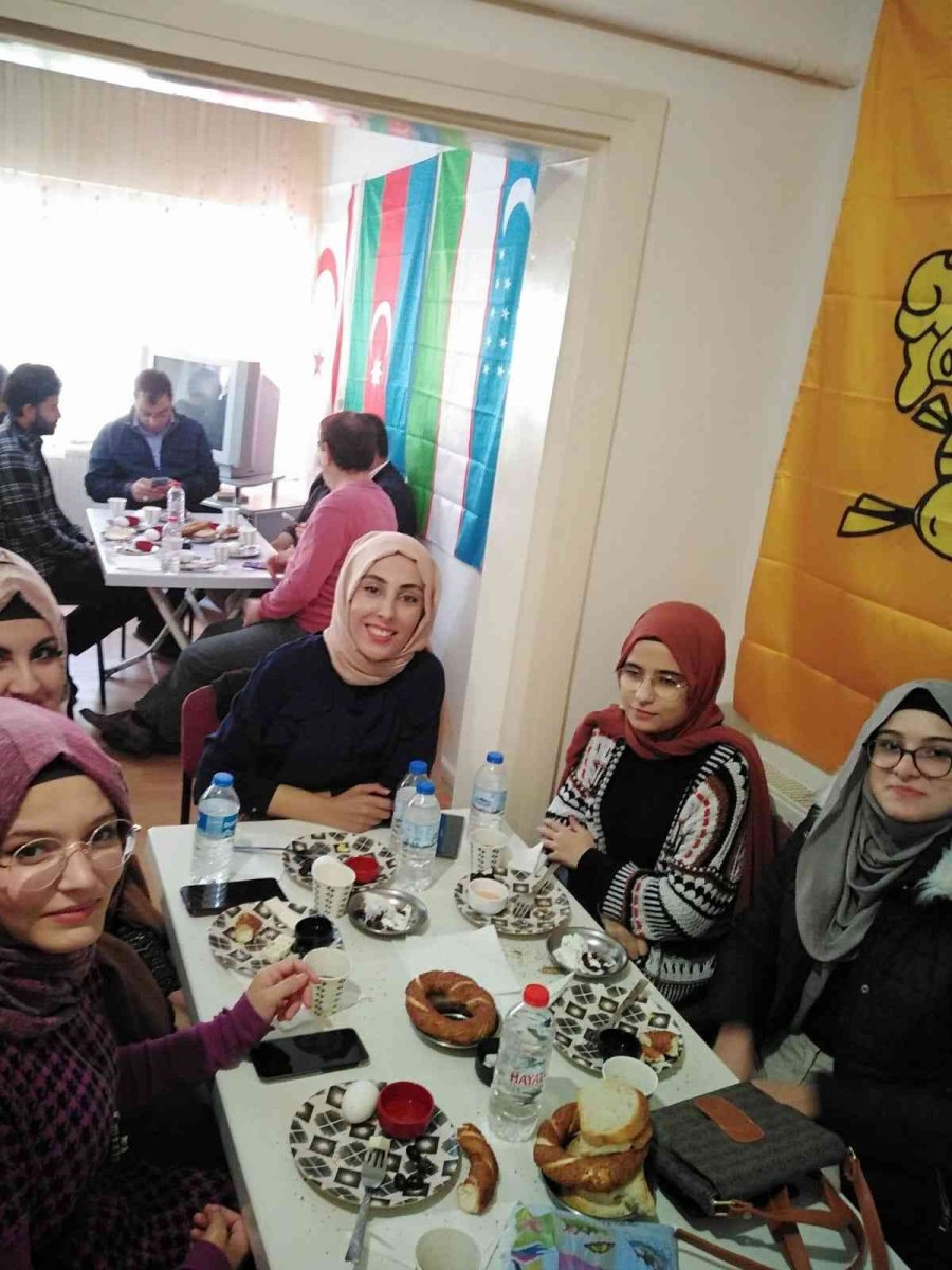 Eskişehir’de Okuyan Türk Dünyası Öğrencileri Tanışma Kahvaltısında Bir Araya Geldi