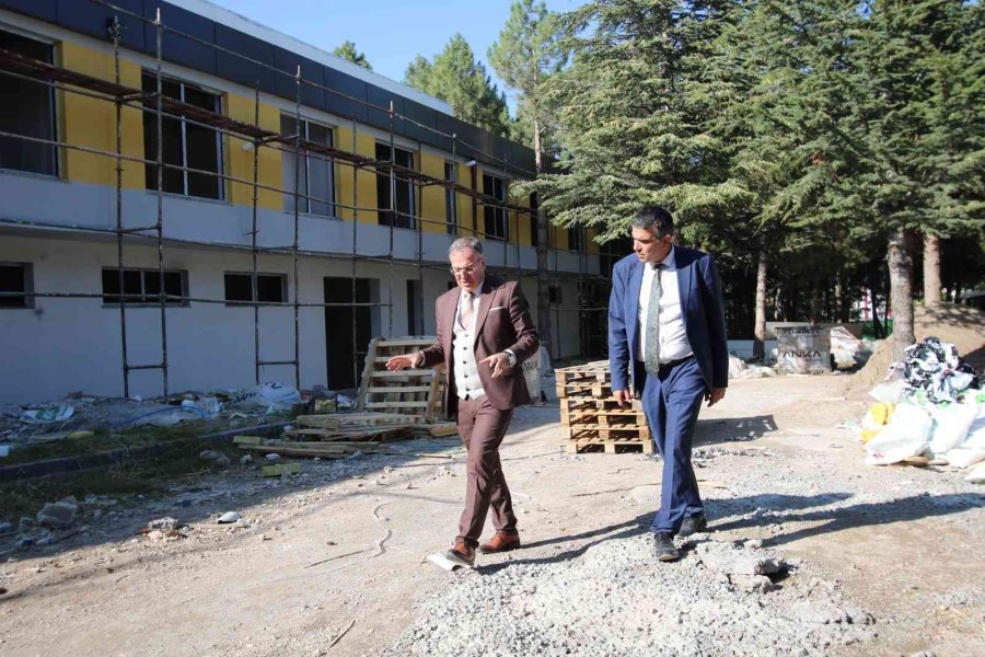 Özdoğan: "ilçemize Modern Tesisler Kazandırma Yolunda Emin Adımlarla İlerliyoruz"