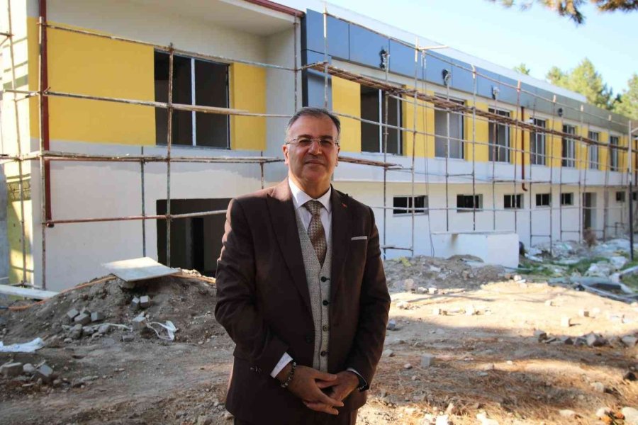 Özdoğan: "ilçemize Modern Tesisler Kazandırma Yolunda Emin Adımlarla İlerliyoruz"