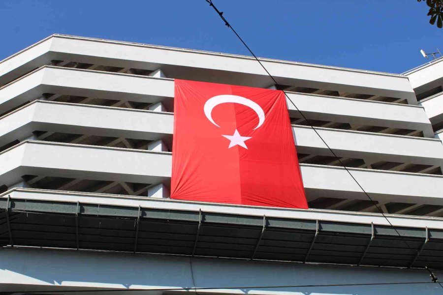 Eskişehir Sokakları Türk Bayrakları Ve Flamalarıyla Cumhuriyet Bayramı’nı Kutlamaya Başladı