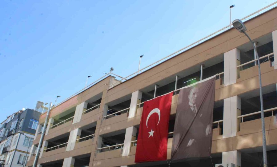 Eskişehir Sokakları Türk Bayrakları Ve Flamalarıyla Cumhuriyet Bayramı’nı Kutlamaya Başladı