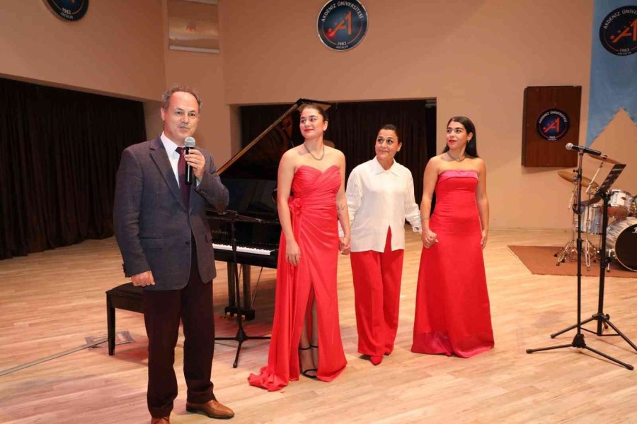 Akdeniz Üniversitesi’nde Cumhuriyet Konseri