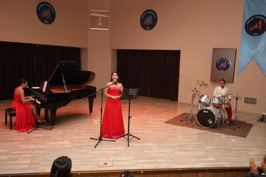 Akdeniz Üniversitesi’nde Cumhuriyet Konseri