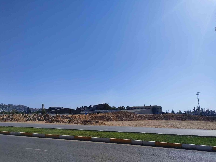 Fabrikada Patlamayla Birlikte Yangın Çıktı, 1 İşçi Yaralandı