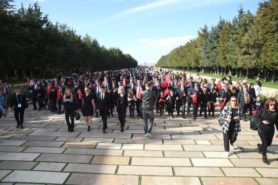 Gaziler Ve Çocuklar El Ele Anıtkabir’de